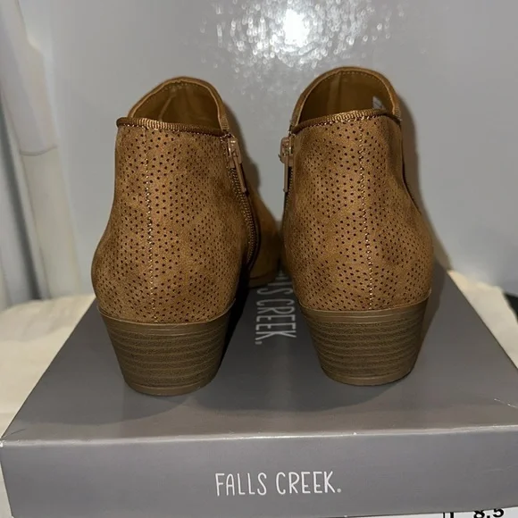 New in box Falls Creek “Brandy” Ankle Bootie in Camel Color- Size 8.5 - Picture 5 of 7